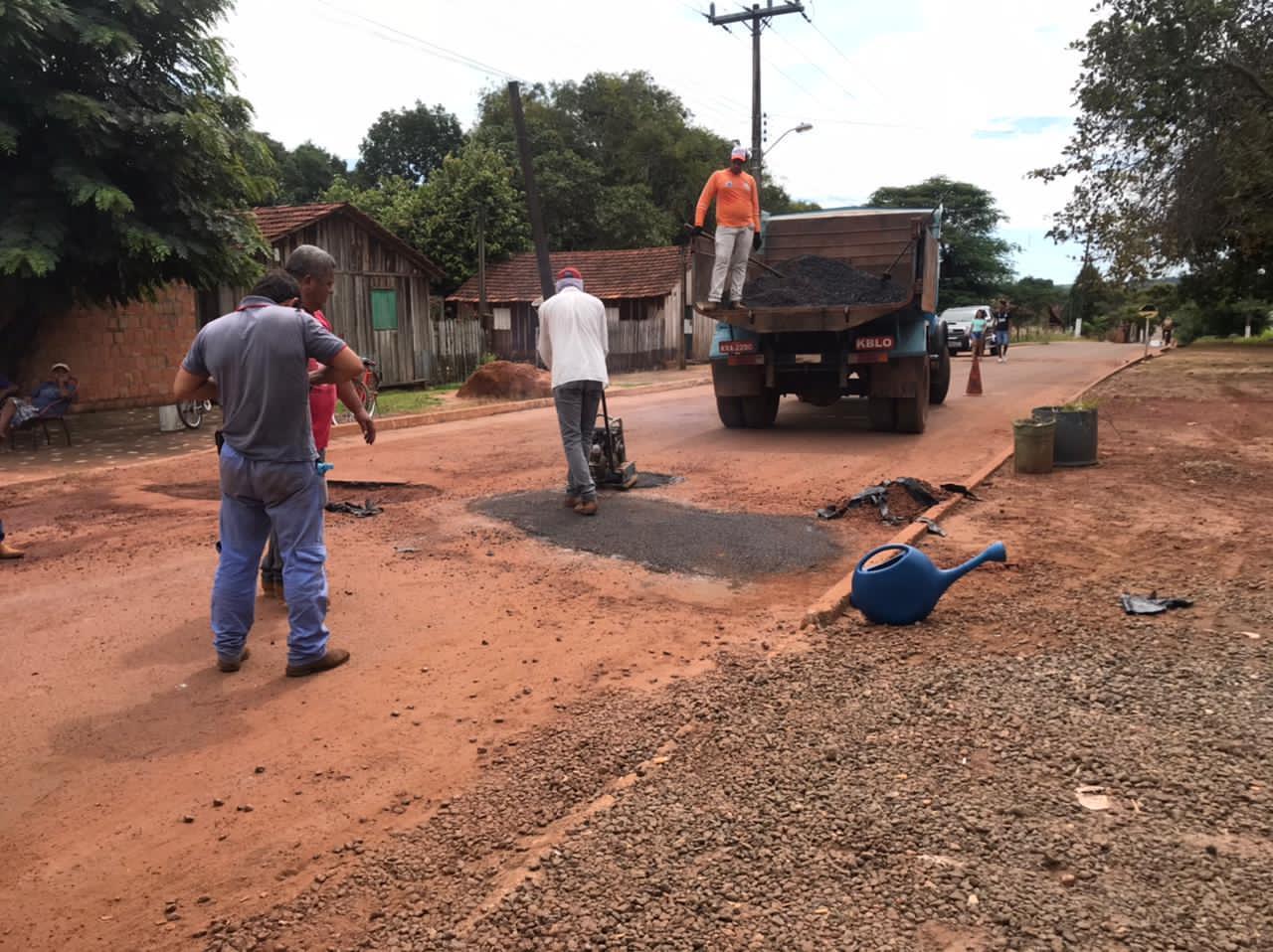 Prefeitura de Angico inicia operação tapa-buraco em ruas da cidade