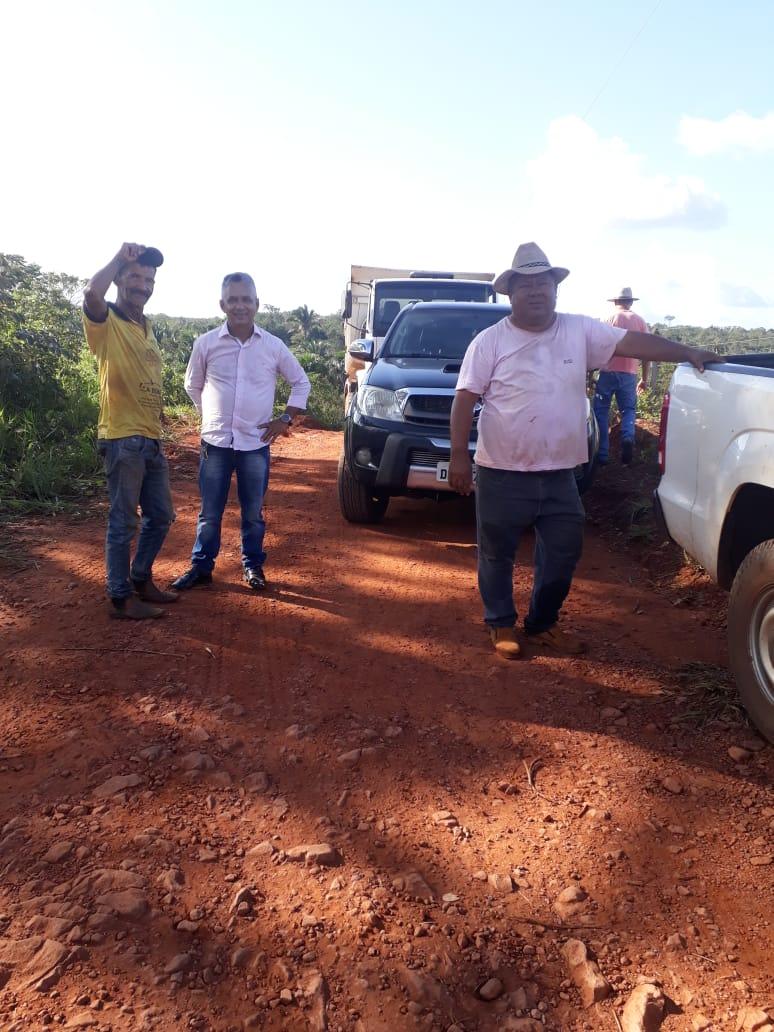 Prefeitura realiza recuperação de estradas vicinais que dão acesso a Associação ACAN 