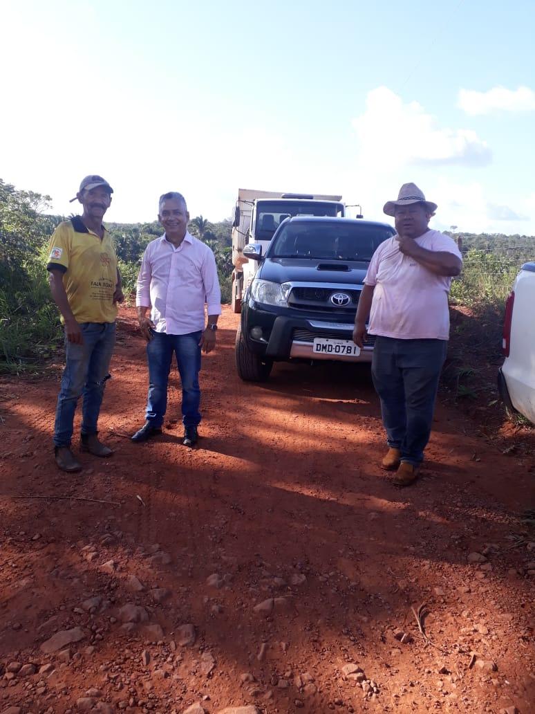 Prefeitura realiza recuperação de estradas vicinais que dão acesso a Associação ACAN 