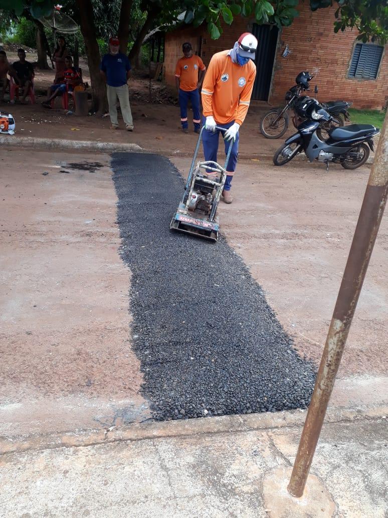 Prefeitura de Angico constrói quebra-molas no Povoado Mato Redondo e Setor Chico Maior
