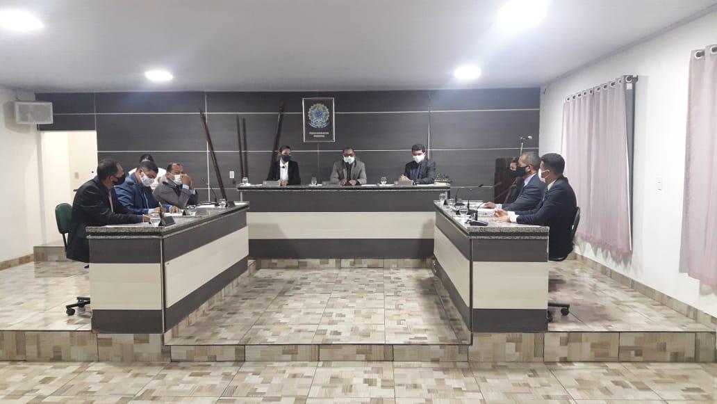 Prefeito Cleofan e Secretário Municipal de Educação Helioclézio participam de reunião na Câmara para discutir melhoria salarial dos Profissionais da Educação
