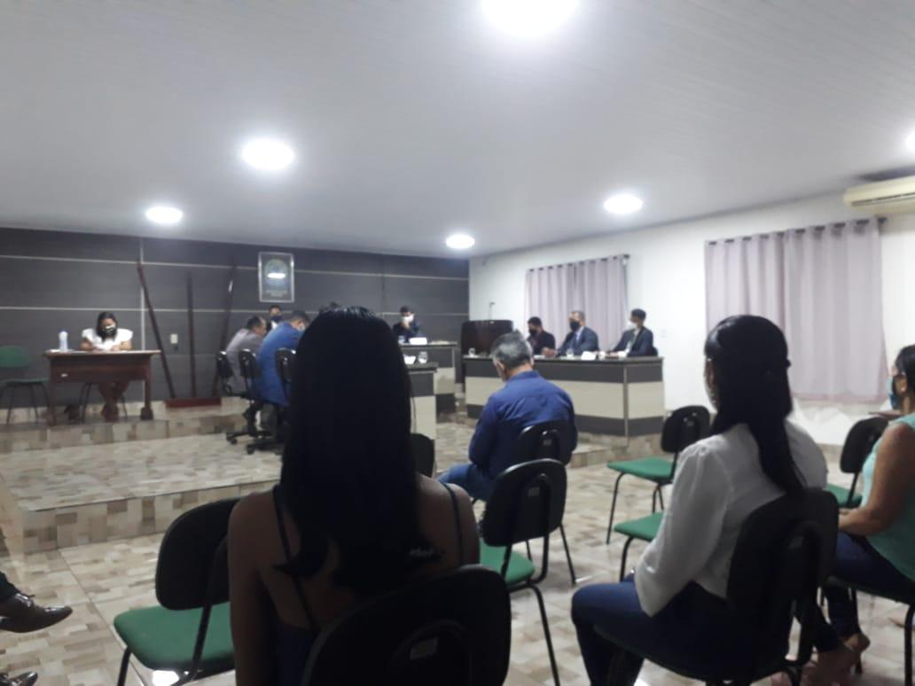 Prefeito Cleofan e Secretário Municipal de Educação Helioclézio participam de reunião na Câmara para discutir melhoria salarial dos Profissionais da Educação
