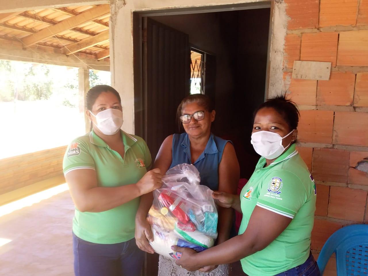 Prefeitura e Assistência Social entregam cestas básicas às famílias vulneráveis de Angico