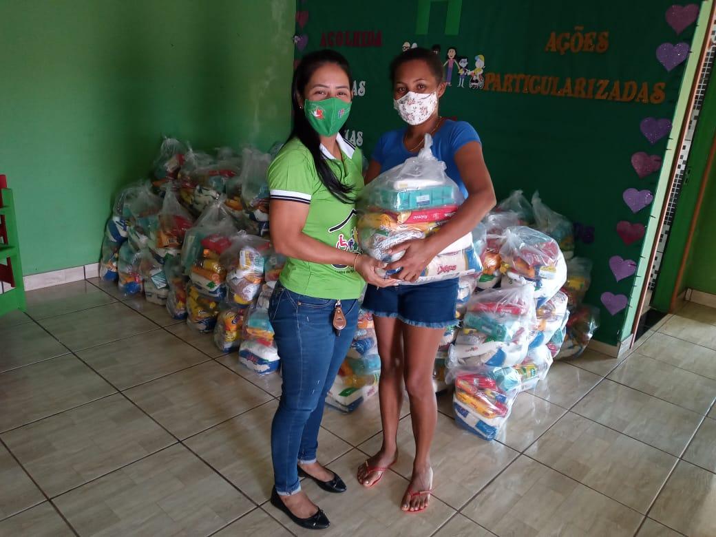 Prefeitura e Assistência Social entregam cestas básicas às famílias vulneráveis de Angico