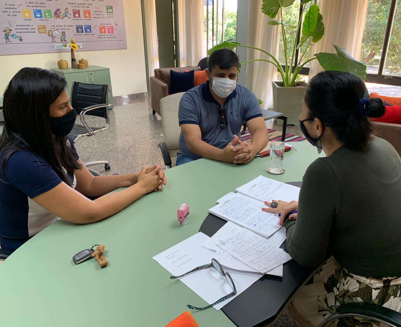 Em Palmas, Secretário de Meio Ambiente de Angico se reúne com a Secretária de Meio Ambiente e Recursos Hídrico do Estado em busca de apoio técnico para as demandas municipais Em Palmas, Secretário de Meio Ambiente de Angico se reúne com a Secretária de Meio Ambiente e Recursos Hídrico do Estado em busca de apoio técnico para as demandas municipais