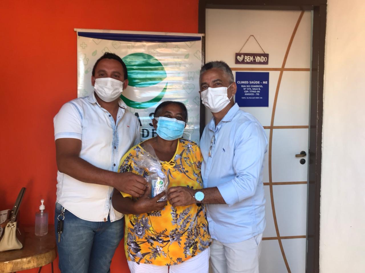 Prefeitura de Angico entrega próteses dentárias através do Programa Brasil Sorridente