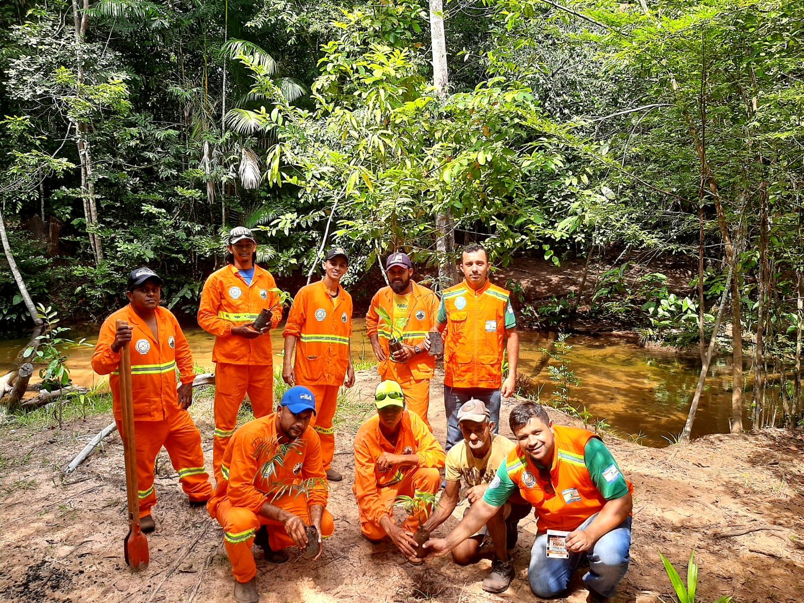 21 DE ABRIL: Ação Ambiental é realizada no Ribeirão Manga em comemoração ao Dia Mundial da Árvore