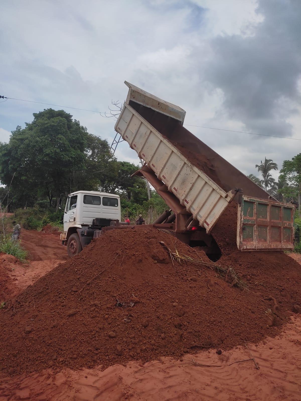 Prefeitura conclui a construção do bueiro na estrada vicinal do Povoado Ribeirão Manso