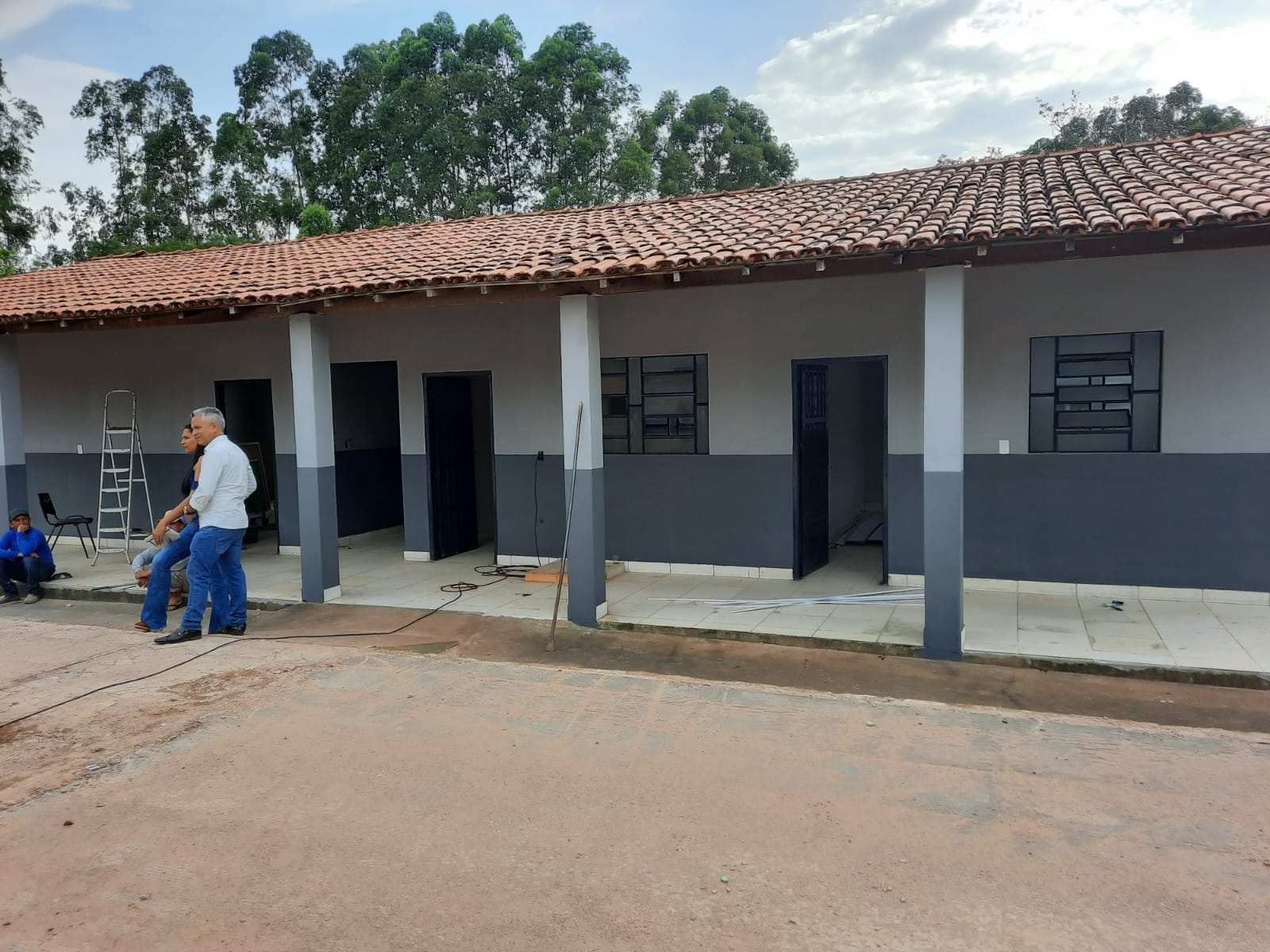 Reformada e adaptada, Escola Municipal Raimundo Barbosa Lima, é entregue à comunidade do Povoado Tamboril Reformada e adaptada, Escola Municipal Raimundo Barbosa Lima, é entregue à comunidade do Povoado Tamboril