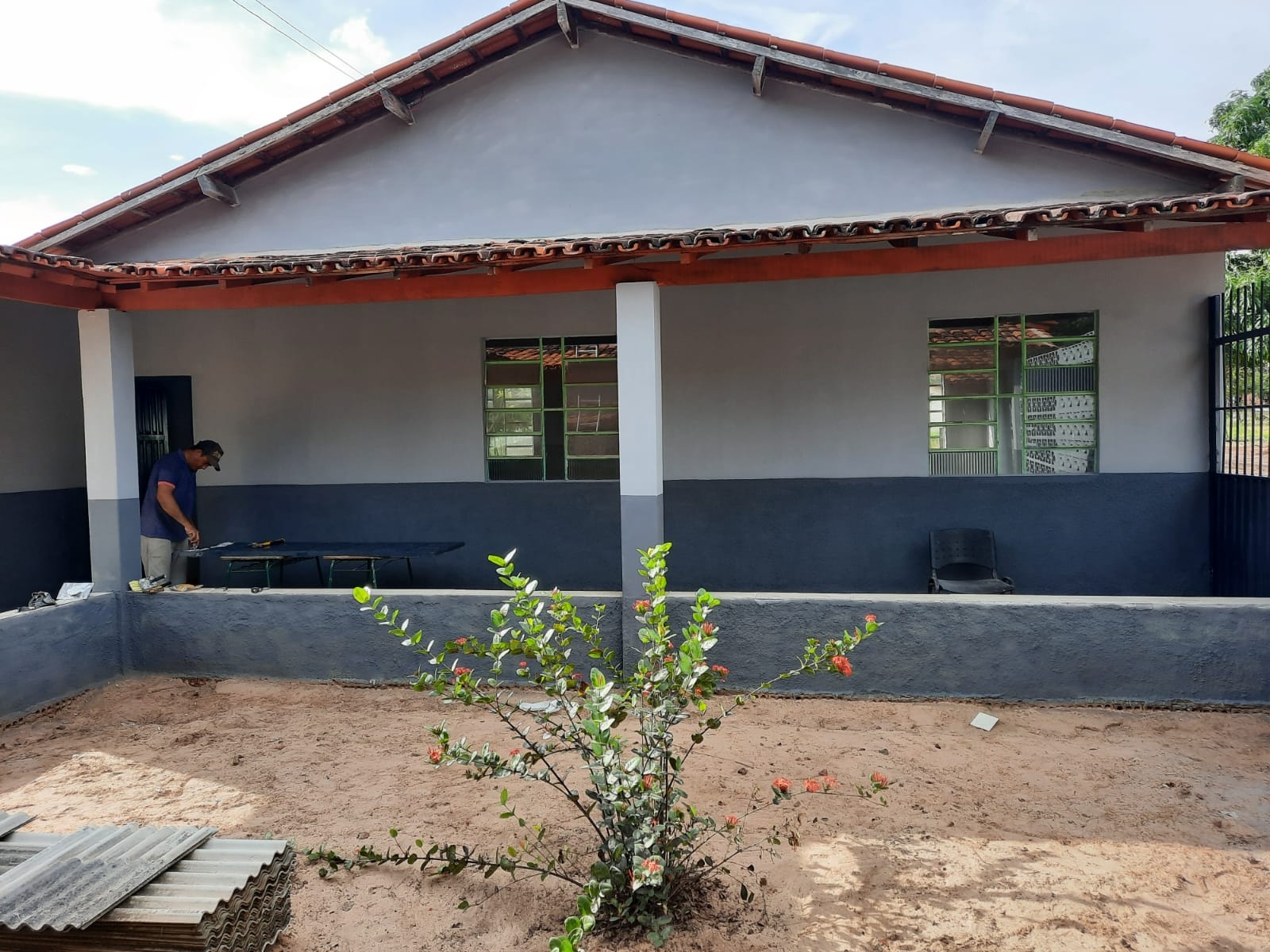 Reformada e adaptada, Escola Municipal Raimundo Barbosa Lima, é entregue à comunidade do Povoado Tamboril Reformada e adaptada, Escola Municipal Raimundo Barbosa Lima, é entregue à comunidade do Povoado Tamboril