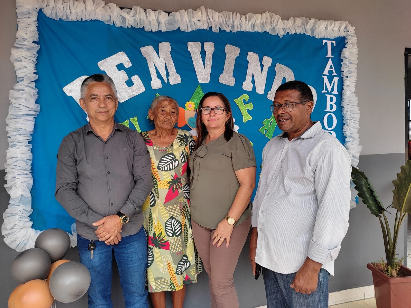 Reformada e adaptada, Escola Municipal Raimundo Barbosa Lima, é entregue à comunidade do Povoado Tamboril Reformada e adaptada, Escola Municipal Raimundo Barbosa Lima, é entregue à comunidade do Povoado Tamboril