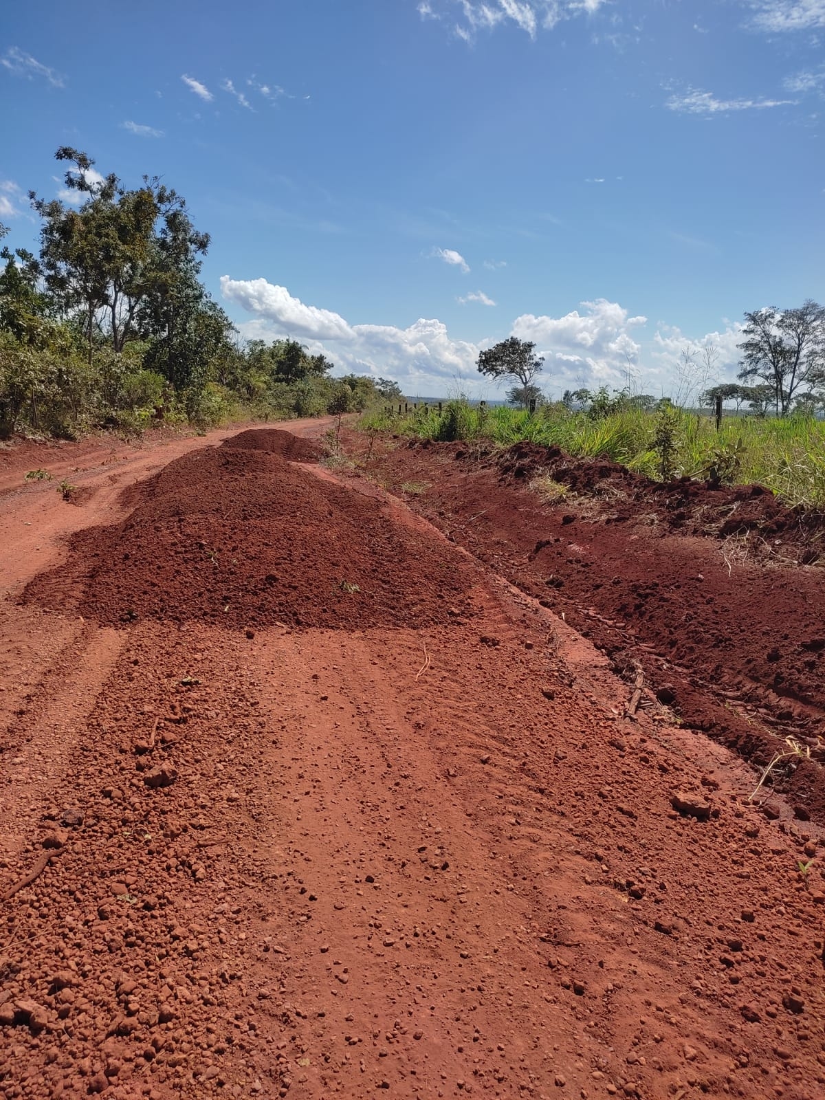 Prefeitura de Angico inicia recuperação das estradas vicinais na Zona Rural