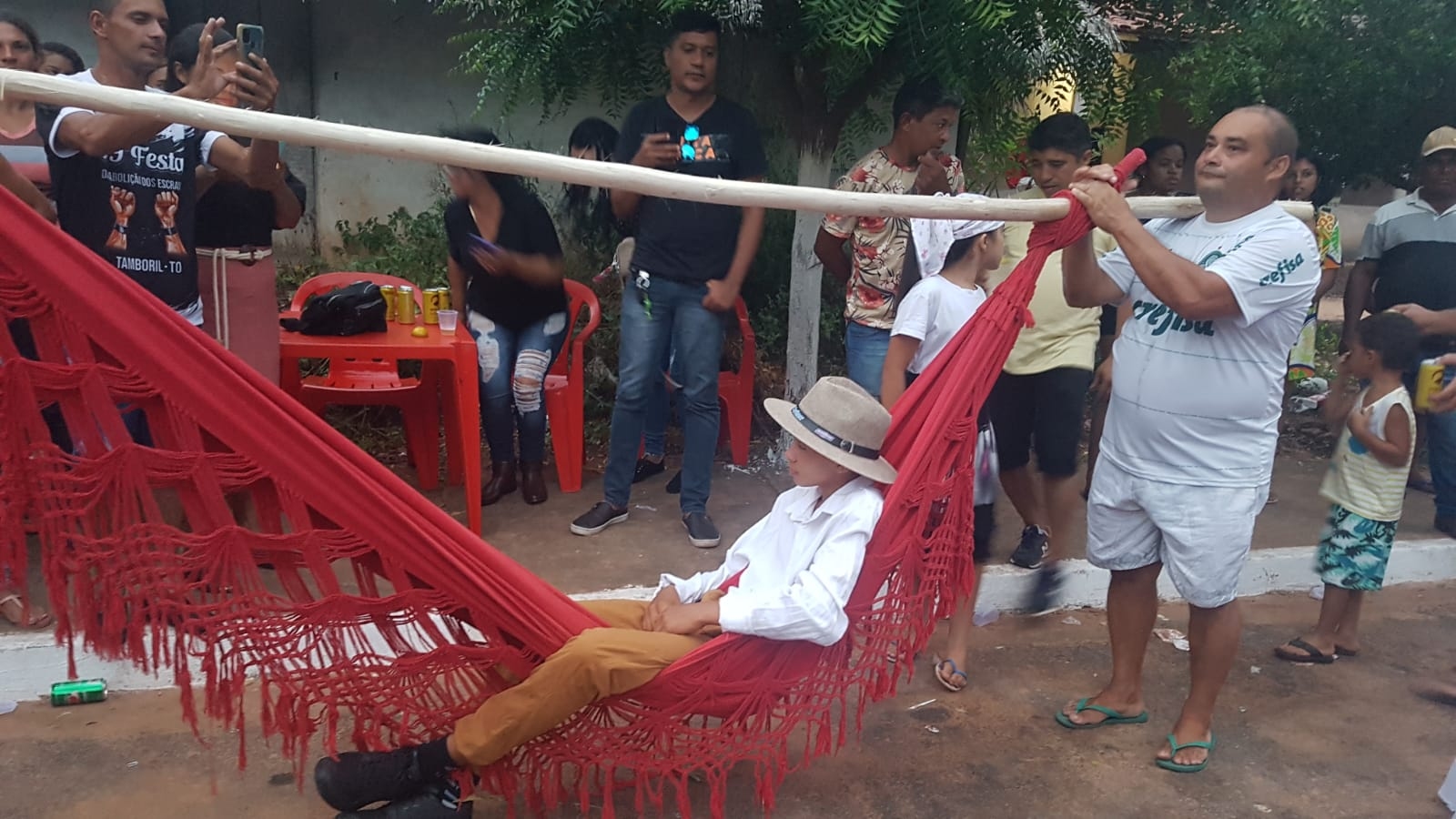 Uma noite de festividade e comemoração histórico-cultural acontece no Povoado Tamboril, em Angico