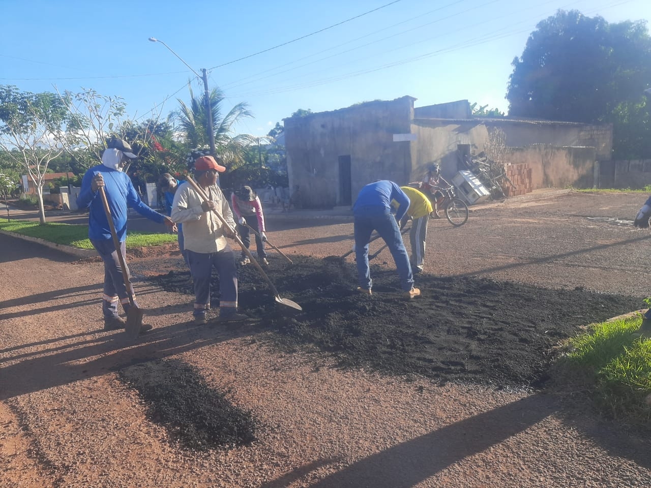 Prefeitura realiza operação tapa buraco em ruas de Angico