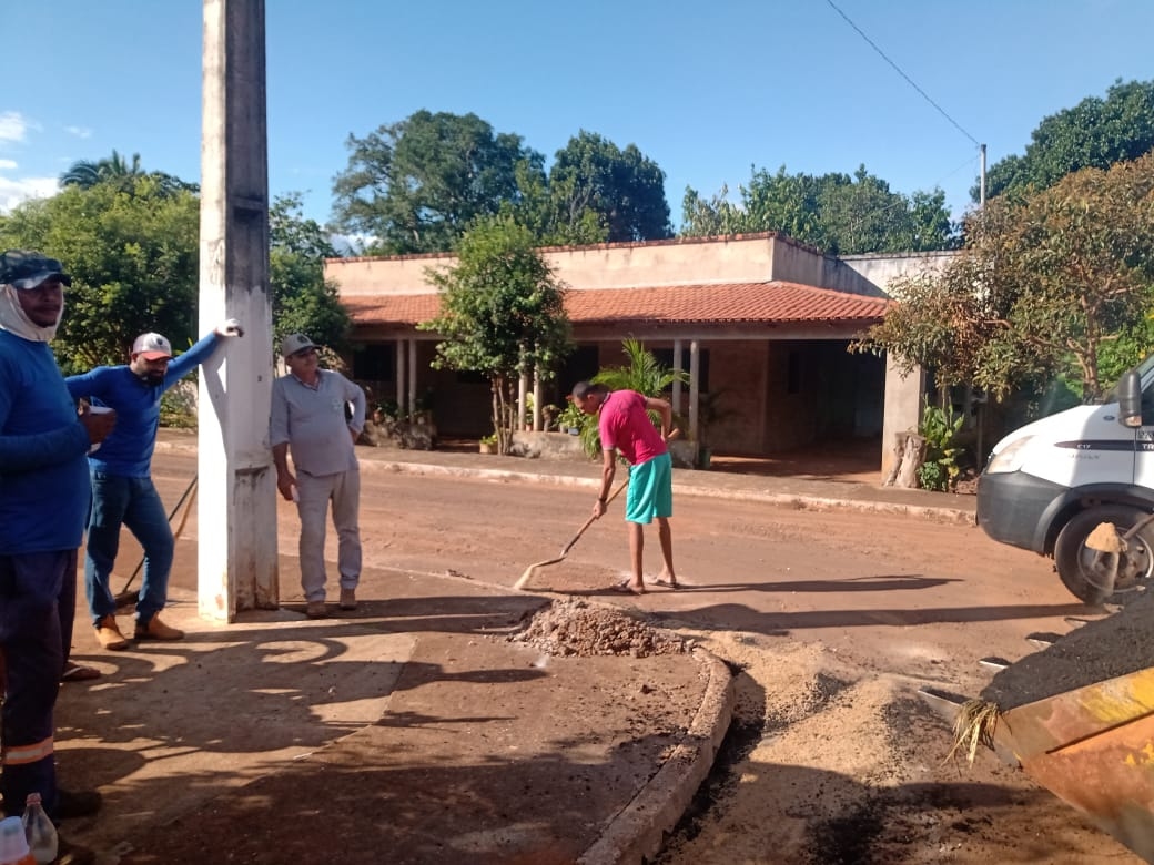 Prefeitura realiza operação tapa buraco em ruas de Angico