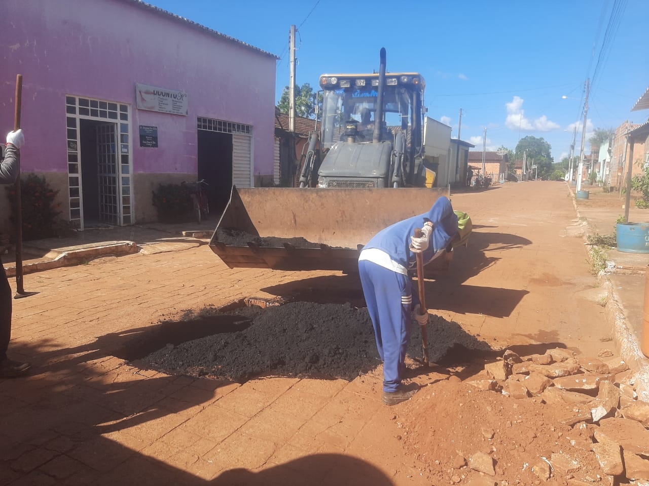 Prefeitura realiza operação tapa buraco em ruas de Angico