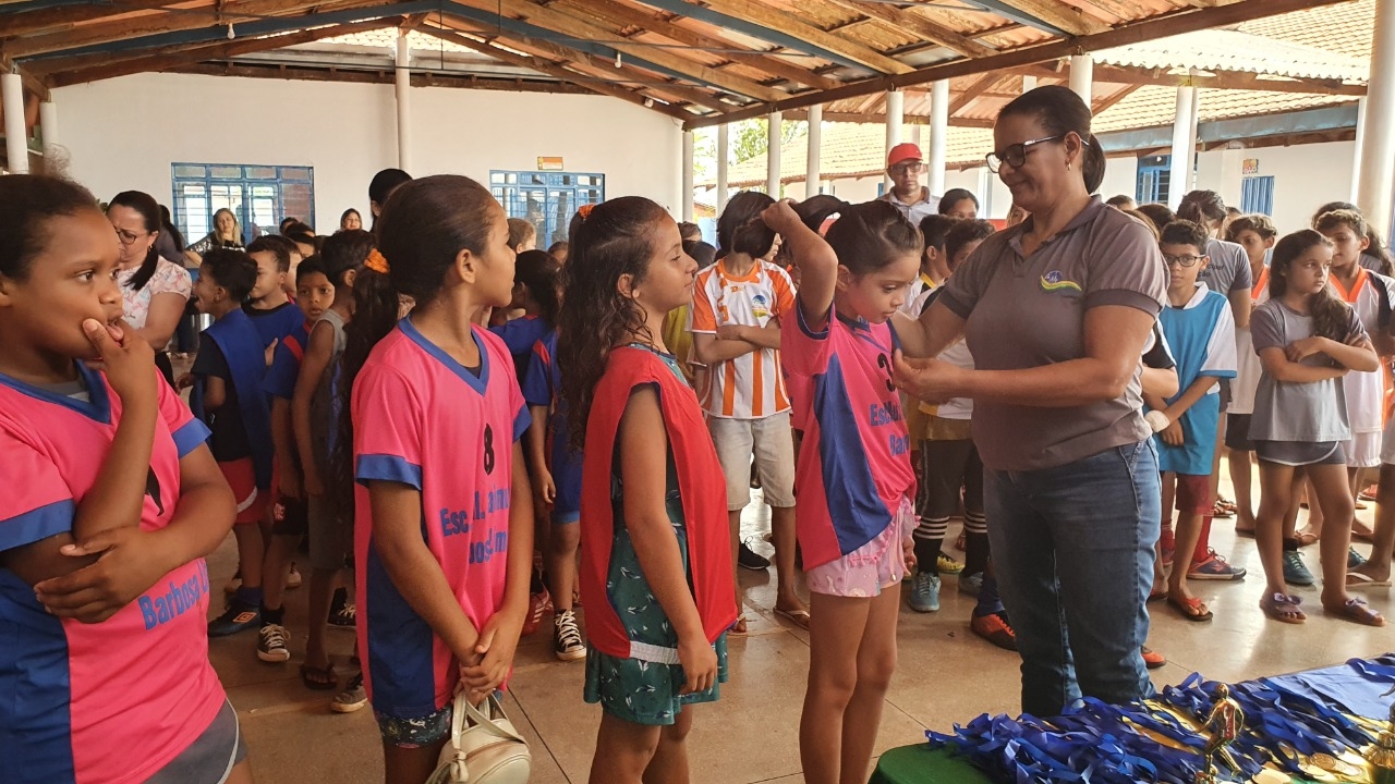 MÊS DAS CRIANÇAS: Escola Municipal Escola Municipal Luís Ramos dos Santos realiza encerramento dos Jogos Interclasse