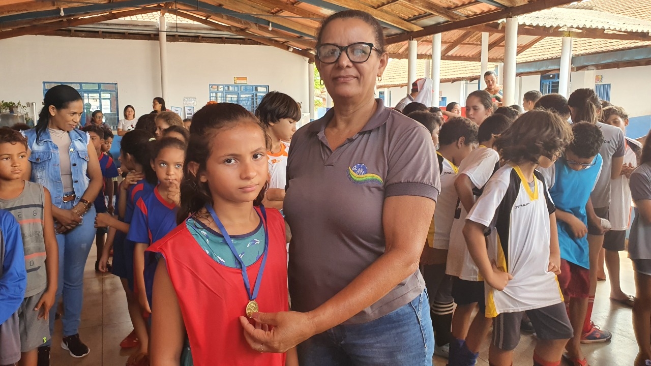 MÊS DAS CRIANÇAS: Escola Municipal Escola Municipal Luís Ramos dos Santos realiza encerramento dos Jogos Interclasse