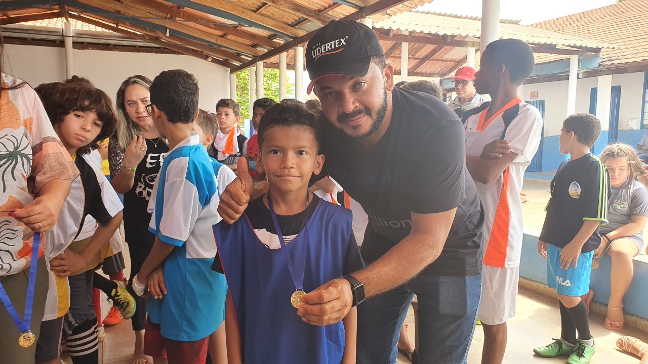 MÊS DAS CRIANÇAS: Escola Municipal Escola Municipal Luís Ramos dos Santos realiza encerramento dos Jogos Interclasse