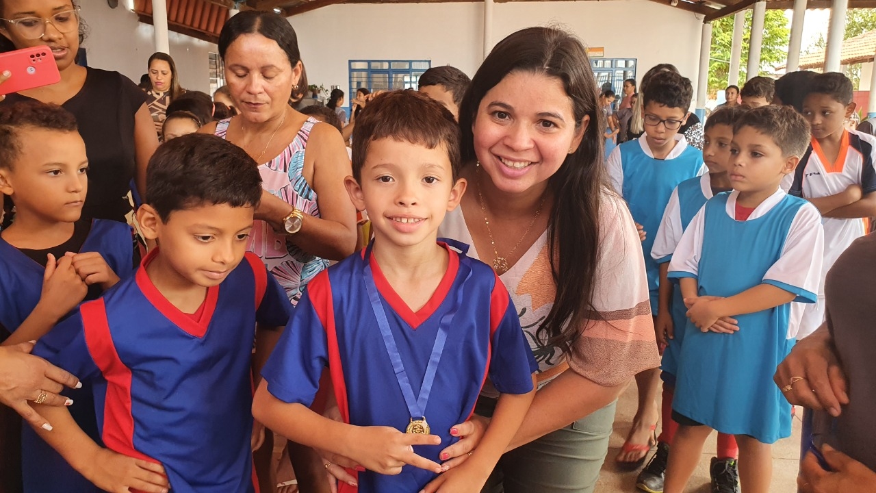 MÊS DAS CRIANÇAS: Escola Municipal Escola Municipal Luís Ramos dos Santos realiza encerramento dos Jogos Interclasse