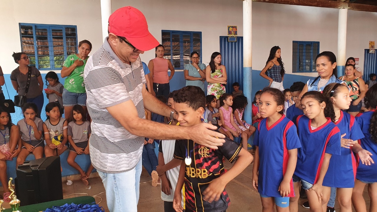 MÊS DAS CRIANÇAS: Escola Municipal Escola Municipal Luís Ramos dos Santos realiza encerramento dos Jogos Interclasse