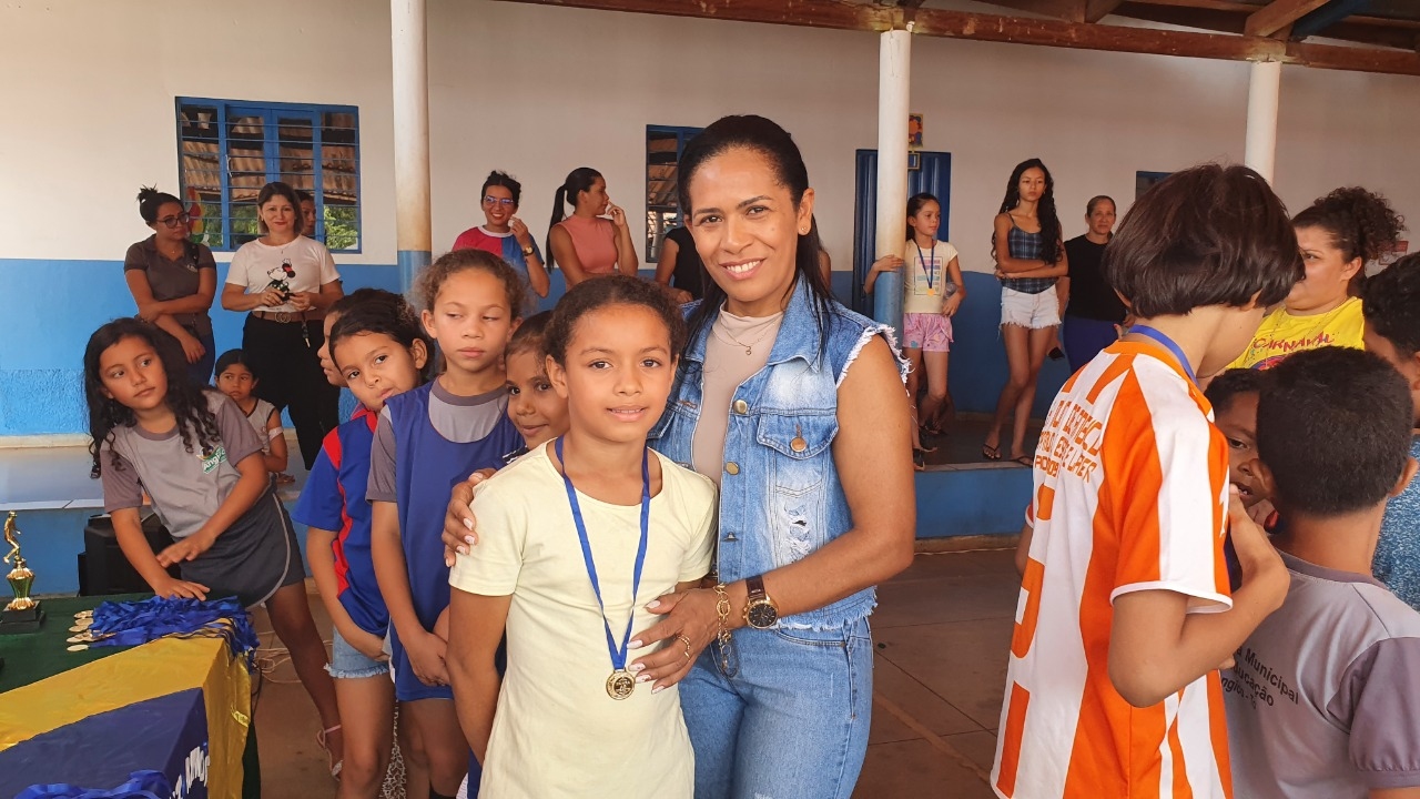 MÊS DAS CRIANÇAS: Escola Municipal Escola Municipal Luís Ramos dos Santos realiza encerramento dos Jogos Interclasse