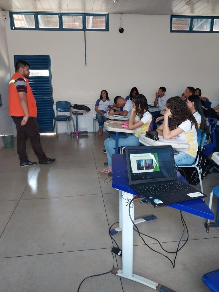 Ações de alerta ao combate às queimadas envolvendo palestras, blitz e entrega de folhetos são realizadas em Angico